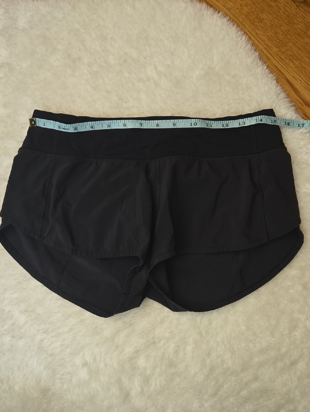 Lululemon Black Speed Shorts, Womens Size 6 - Picture 6 of 11